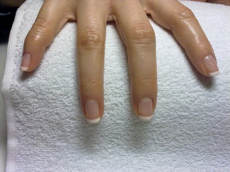 francúzska manikúra na prirodzené nechty